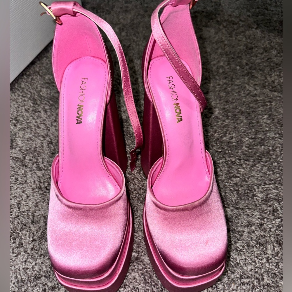 Pink platform heels - Picture 2 of 3